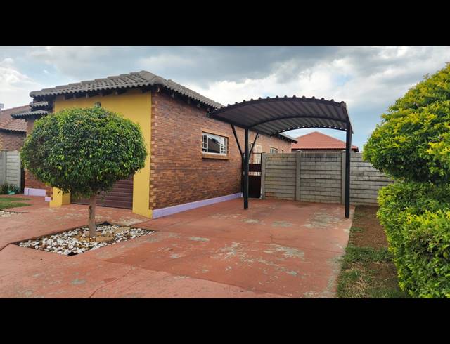 3 BEDROOM TOWNHOUSE FOR SALE IN WATERVAL EAST